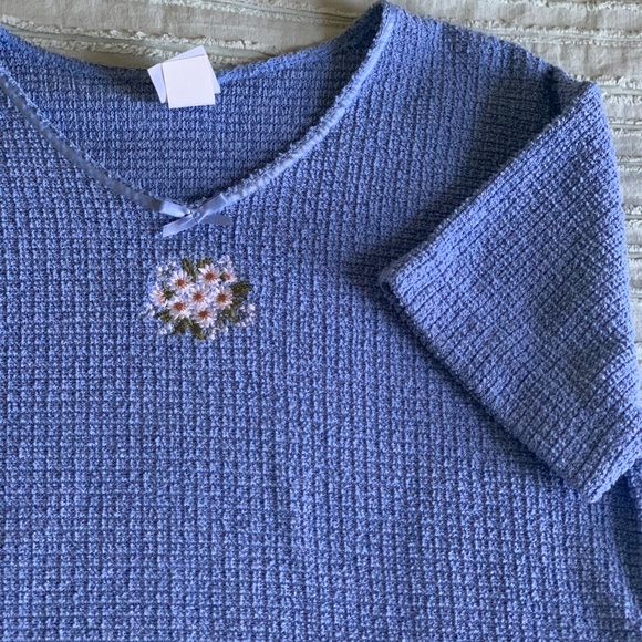 Embroidered Flower Tee - Picture 7 of 9